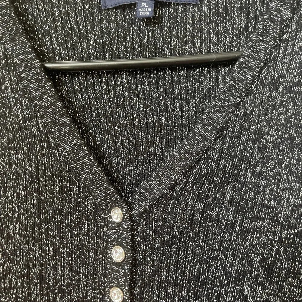 Jones New York Woman’s V Neck Pullover Textured Gray Sweater Petite Large - Picture 3 of 6